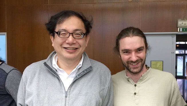 写真：大鹿教授と今年3月にストラスブール大学で学位をとったVincent Albergeさん（現在はアメリカ・ニューヨークのFordham大学visiting assistant professor）